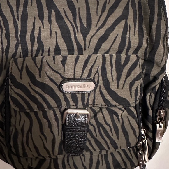 Baggallini small animal print NWOT tags backpack. - Picture 2 of 11